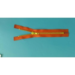 Zip červený kovový 18cm